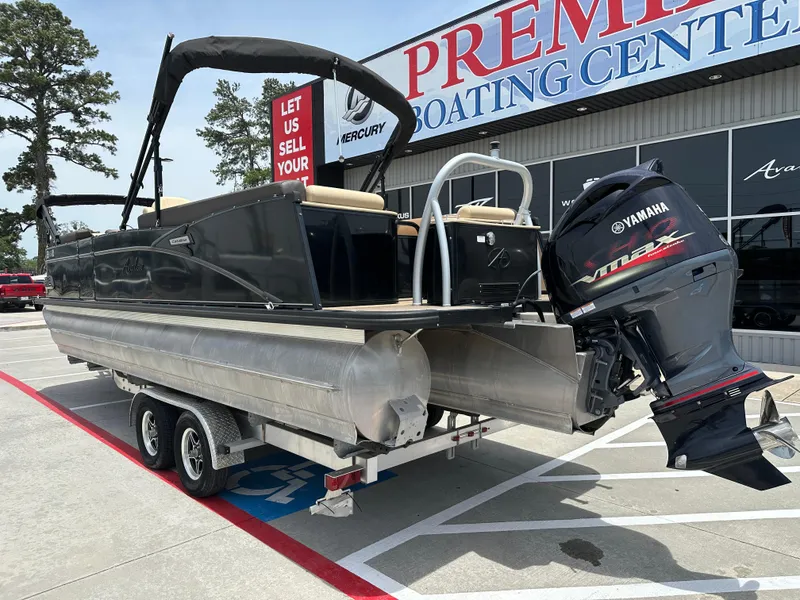 Slide: The Image of Avalon Catalina 2585 RL 2021 - 11