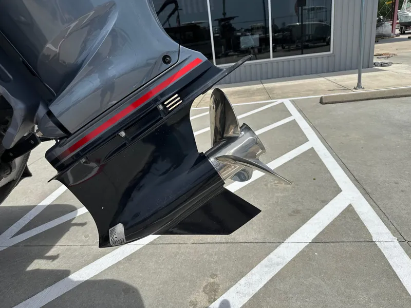 Slide: The Image of Avalon Catalina 2585 RL 2021 - 12