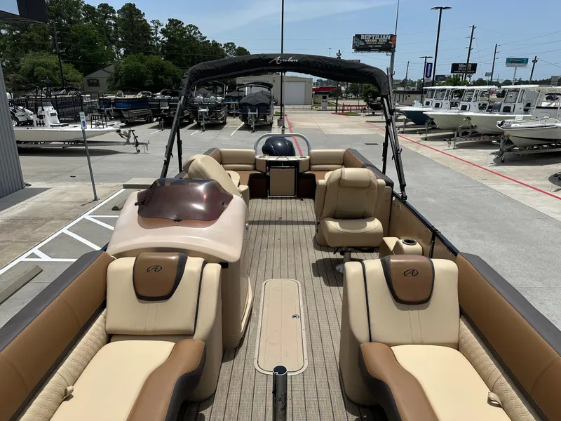 Slide: The Image of Avalon Catalina 2585 RL 2021 - 14