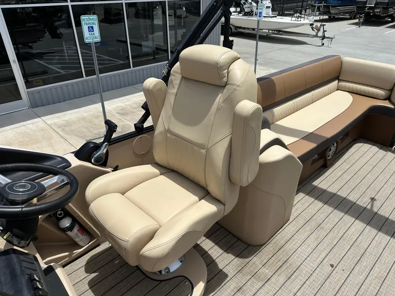 Slide: The Image of Avalon Catalina 2585 RL 2021 - 21