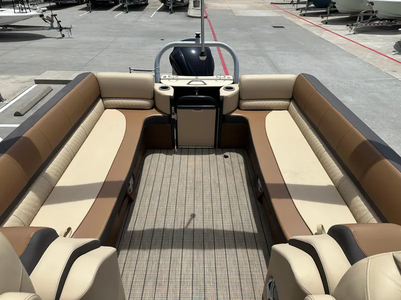 Slide: The Image of Avalon Catalina 2585 RL 2021 - 25