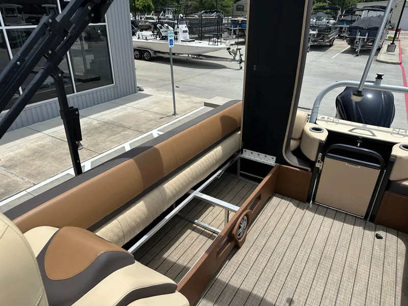 Slide: The Image of Avalon Catalina 2585 RL 2021 - 26