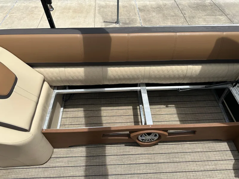 Slide: The Image of Avalon Catalina 2585 RL 2021 - 27