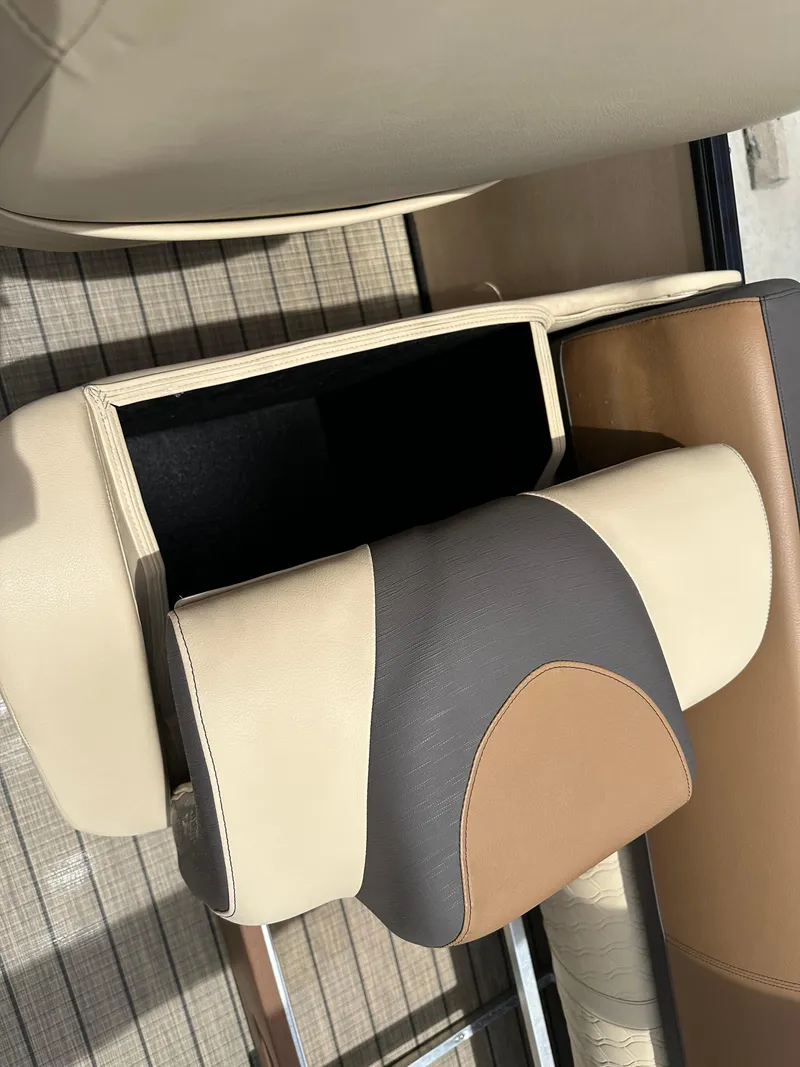 Slide: The Image of Avalon Catalina 2585 RL 2021 - 28