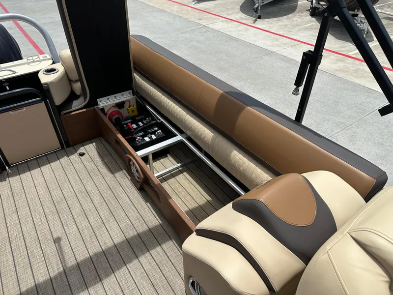 Slide: The Image of Avalon Catalina 2585 RL 2021 - 29