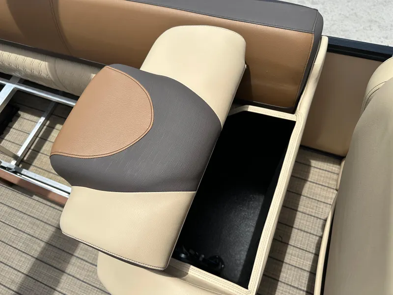 Slide: The Image of Avalon Catalina 2585 RL 2021 - 30