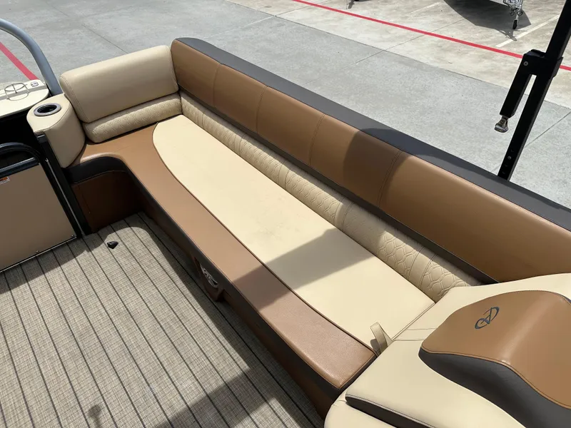 Slide: The Image of Avalon Catalina 2585 RL 2021 - 31