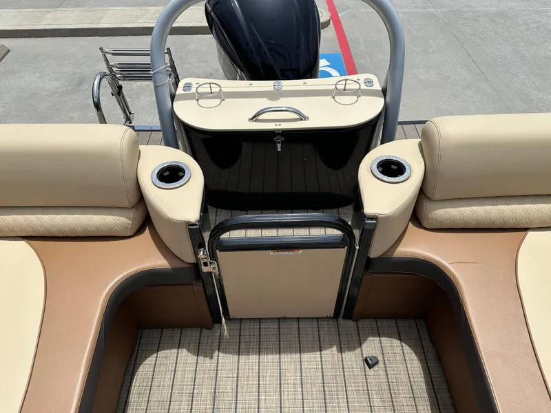 Slide: The Image of Avalon Catalina 2585 RL 2021 - 32