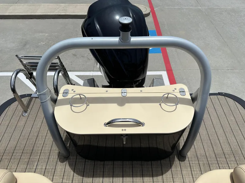 Slide: The Image of Avalon Catalina 2585 RL 2021 - 33