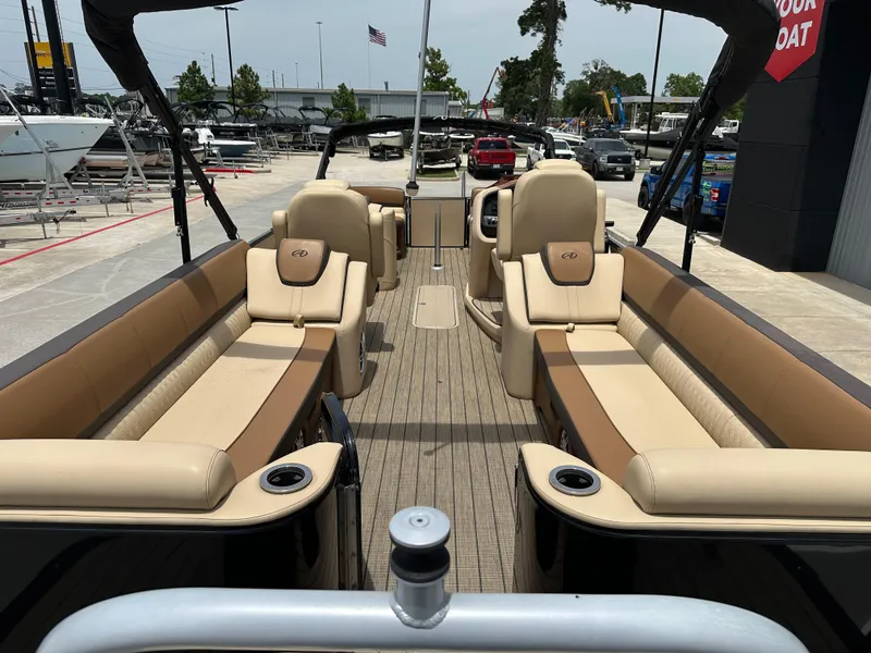 Slide: The Image of Avalon Catalina 2585 RL 2021 - 34