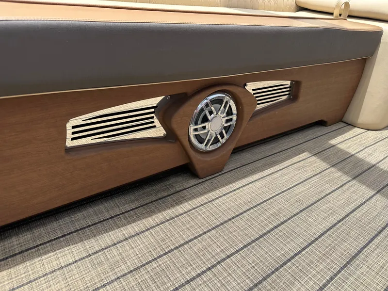 Slide: The Image of Avalon Catalina 2585 RL 2021 - 35