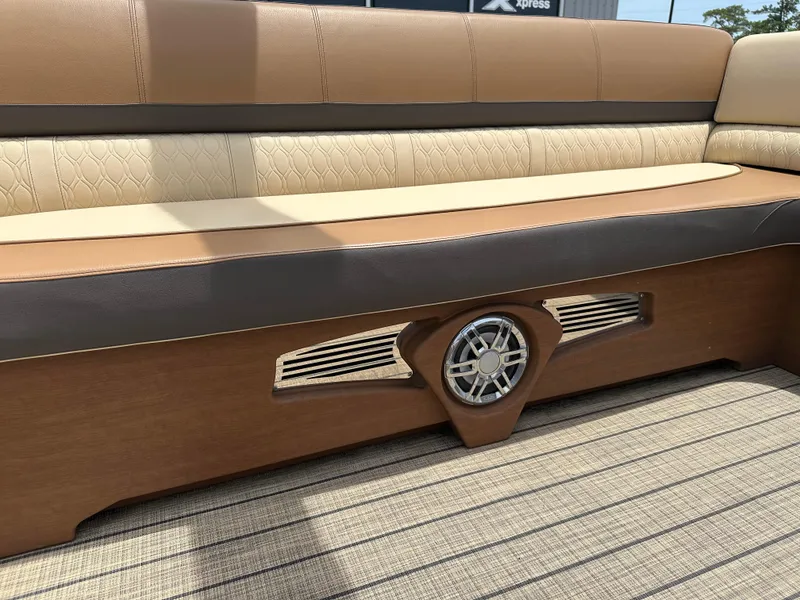 Slide: The Image of Avalon Catalina 2585 RL 2021 - 37