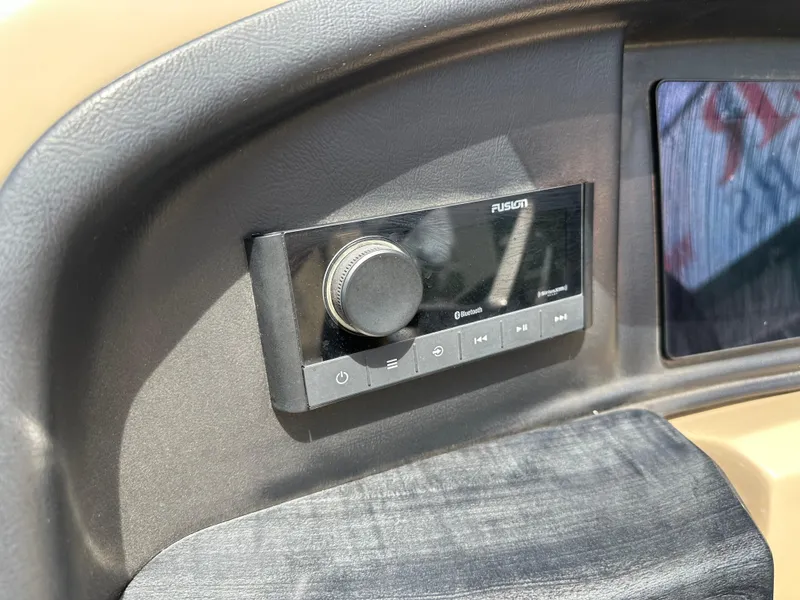 Slide: The Image of Avalon Catalina 2585 RL 2021 - 38