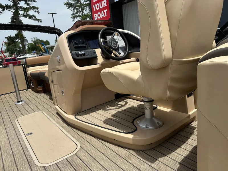 Slide: The Image of Avalon Catalina 2585 RL 2021 - 39