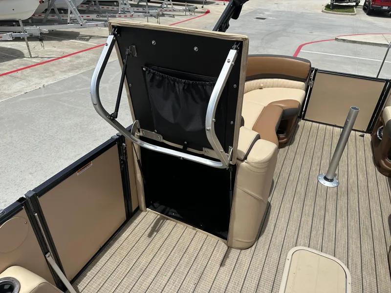 Slide: The Image of Avalon Catalina 2585 RL 2021 - 40