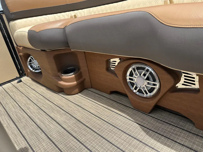 Slide: The Image of Avalon Catalina 2585 RL 2021 - 41