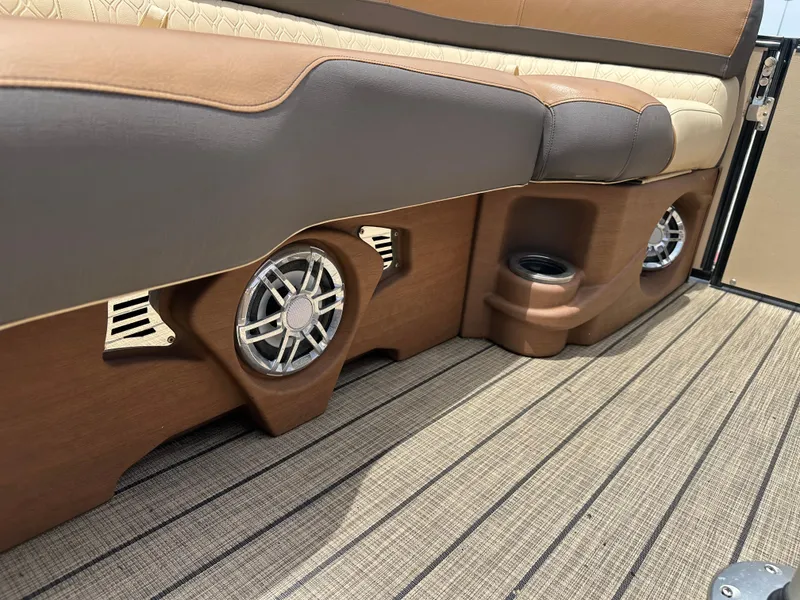 Slide: The Image of Avalon Catalina 2585 RL 2021 - 42