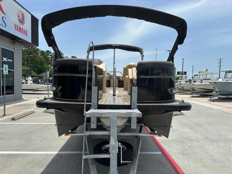 Slide: The Image of Avalon Catalina 2585 RL 2021 - 5