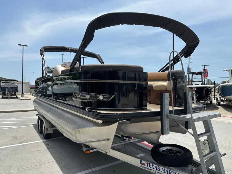 Slide: The Image of Avalon Catalina 2585 RL 2021 - 6