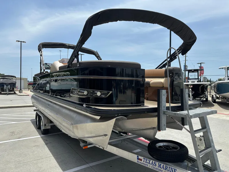 Slide: The Image of Avalon Catalina 2585 RL 2021 - 7