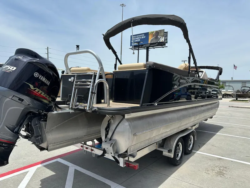 Slide: The Image of Avalon Catalina 2585 RL 2021 - 9