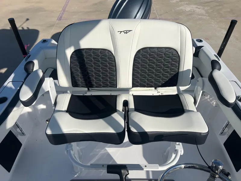 Slide: The Image of Tidewater 210LXF 2025 - 18