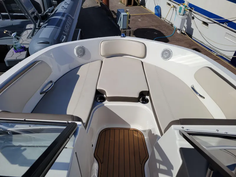 Slide: The Image of 2019 Bayliner VR6 Bowrider I/O with spacious seating and sleek design. - 23