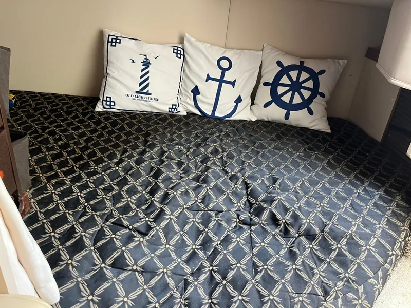Slide: The Image of Nautical-themed cabin interior of 2001 Cruisers Yachts 2870 Express with decorative pillows. - 21
