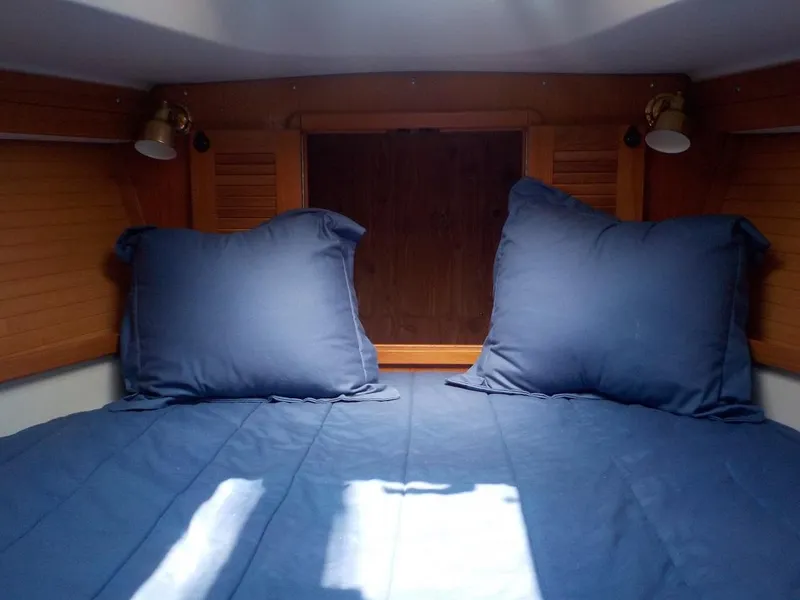 Slide: The Image of V Berth - 16