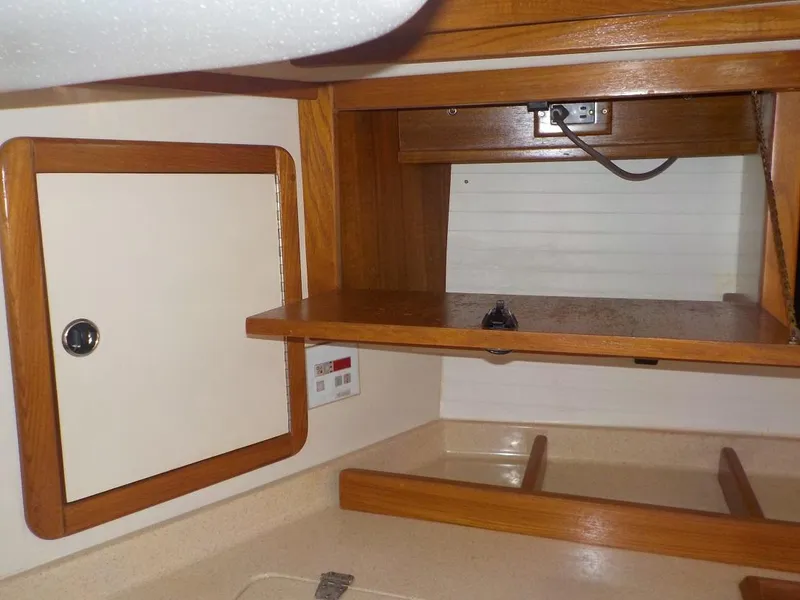 Slide: The Image of Galley Storage - 28