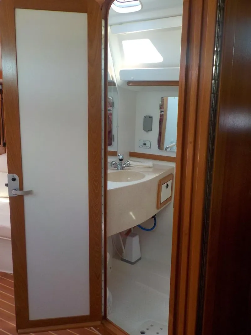 Slide: The Image of Aft Head - 32