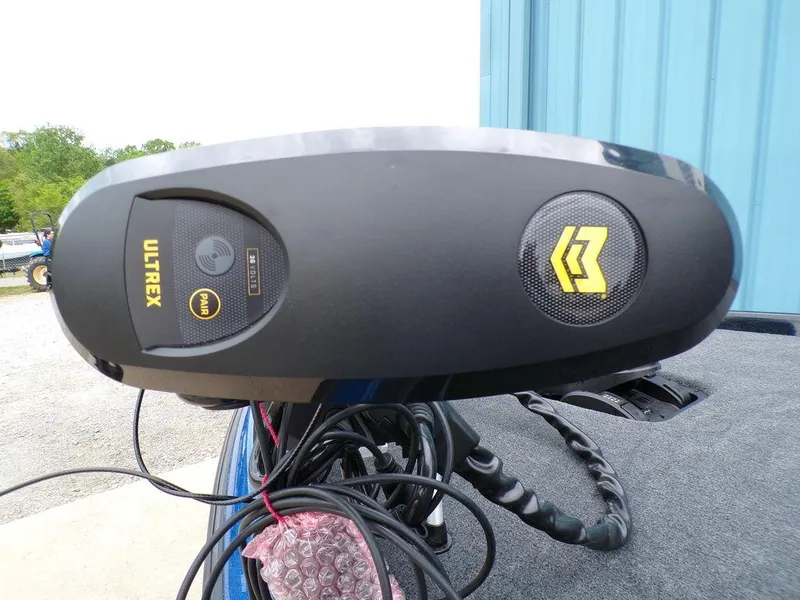 Slide: The Image of 2025 Skeeter ZXR21SE boat with Ultrex trolling motor, close-up view. - 9