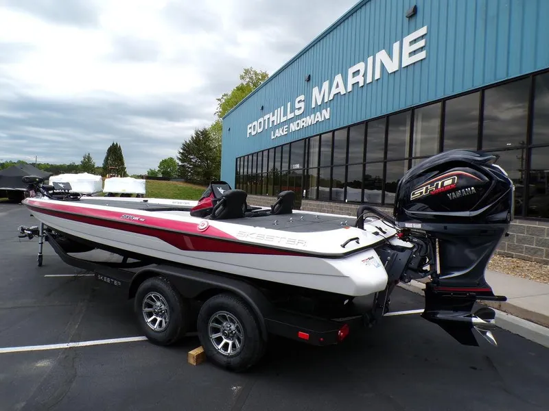 Slide: The Image of 2025 Skeeter ZXR21SE boat with Yamaha engine at Foothills Marine, Lake Norman. - 3