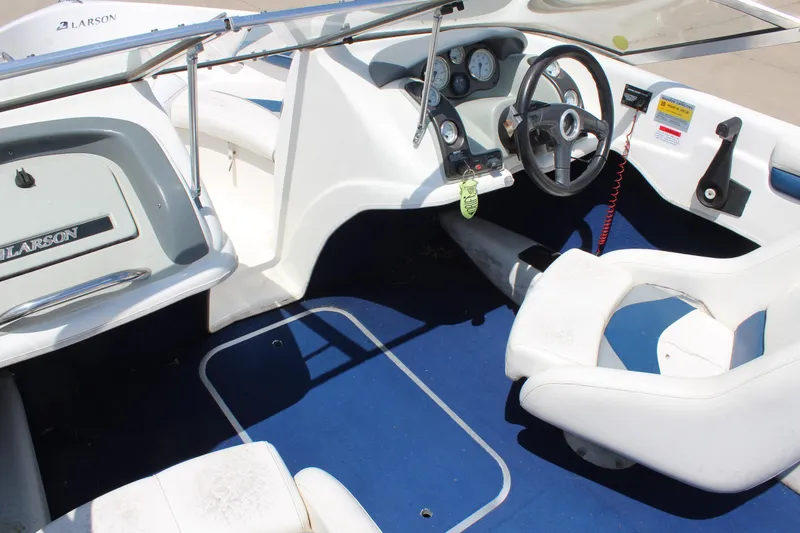 Slide: The Image of Larson SEi 186 Ski 'n Fish I/O 2000 - 26