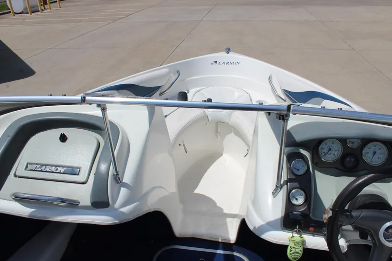 Slide: The Image of Larson SEi 186 Ski 'n Fish I/O 2000 - 31