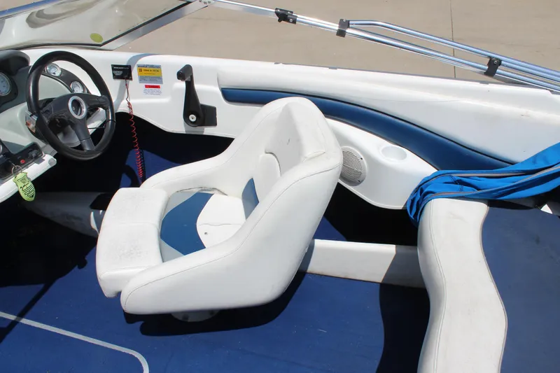 Slide: The Image of Larson SEi 186 Ski 'n Fish I/O 2000 - 38