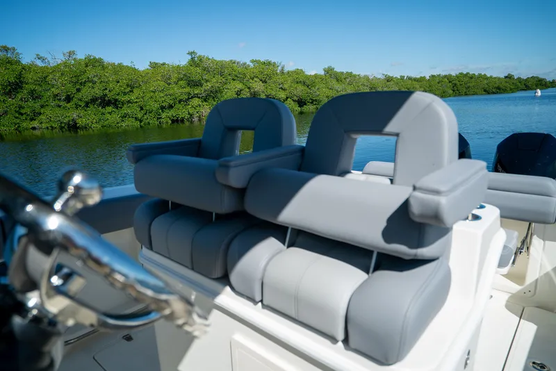 Slide: The Image of Boston Whaler 280 Outrage 2026 - 12