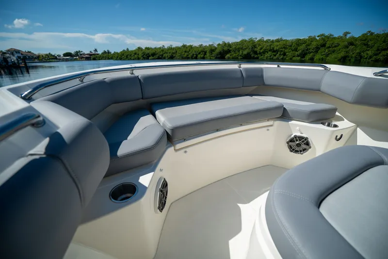 Slide: The Image of Boston Whaler 280 Outrage 2026 - 16