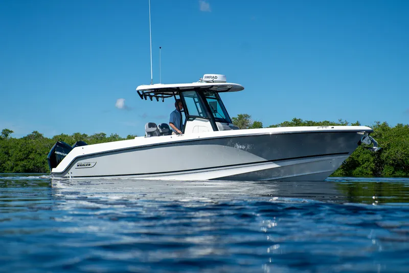 Slide: The Image of Boston Whaler 280 Outrage 2026 - 29