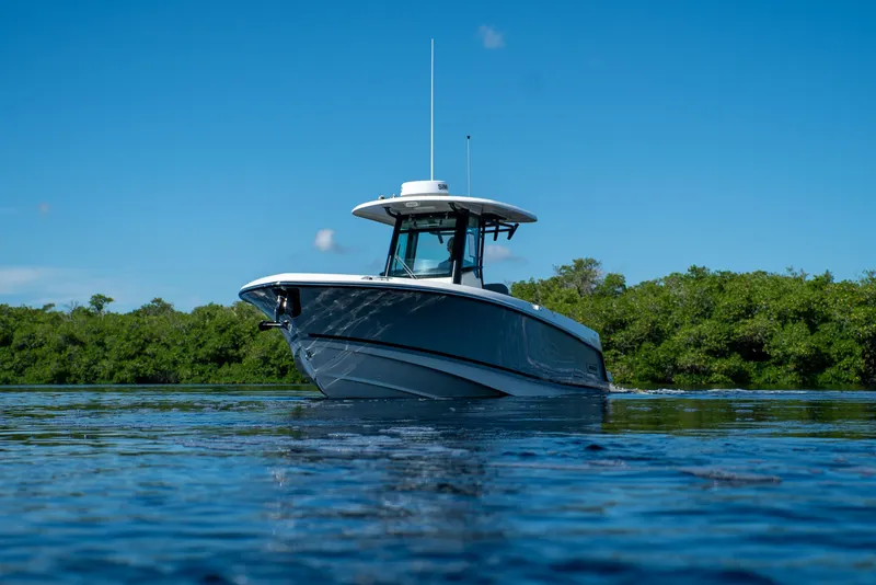 Slide: The Image of Boston Whaler 280 Outrage 2026 - 32