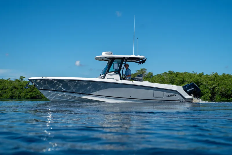 Slide: The Image of Boston Whaler 280 Outrage 2026 - 34