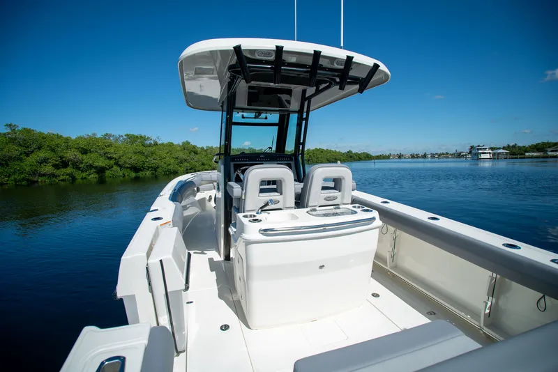 Slide: The Image of Boston Whaler 280 Outrage 2026 - 5