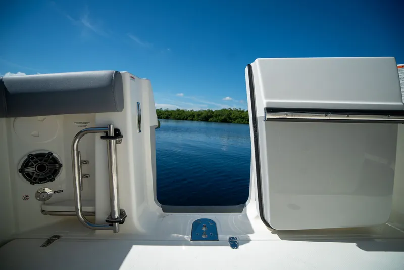 Slide: The Image of Boston Whaler 280 Outrage 2026 - 7