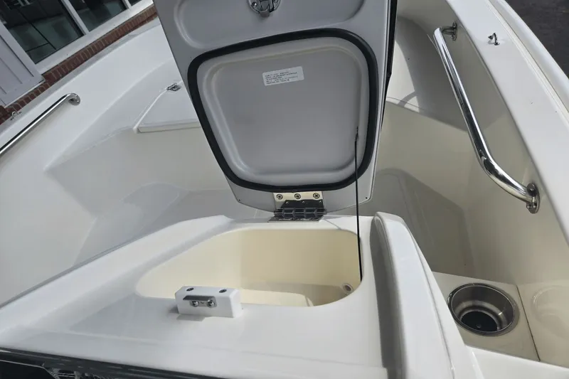 Slide: The Image of Boston Whaler 130 Super Sport 2026 - 5