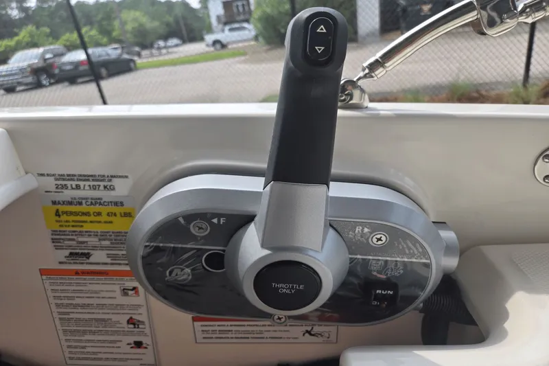 Slide: The Image of Boston Whaler 130 Super Sport 2026 - 6