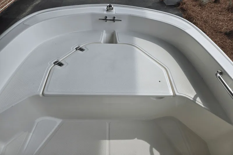 Slide: The Image of Boston Whaler 130 Super Sport 2026 - 8