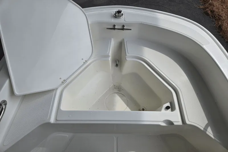 Slide: The Image of Boston Whaler 130 Super Sport 2026 - 9