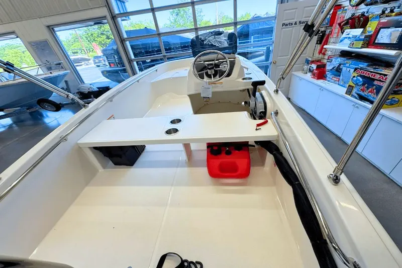 Slide: The Image of Boston Whaler 130 Super Sport 2026 - 6