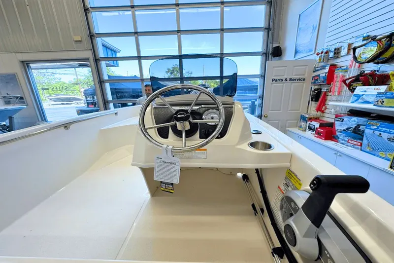 Slide: The Image of Boston Whaler 130 Super Sport 2026 - 8