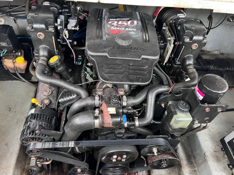 Slide: The Image of Engine of a 2004 Sea Ray 260 Sundancer boat, featuring a MerCruiser 350 MAG MPI. - 28